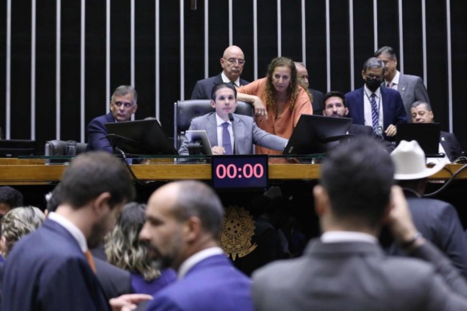 Motta comanda a sessão no plenário: presidente da Câmara se reuniu com deputados governistas e da oposição/Crédito: Kayo Magalhães/Câmara dos Deputados Motta comanda a sessão no plenário: presidente da Câmara se reuniu com deputados governistas e da oposição/Crédito: Kayo Magalhães/Câmara dos Deputados