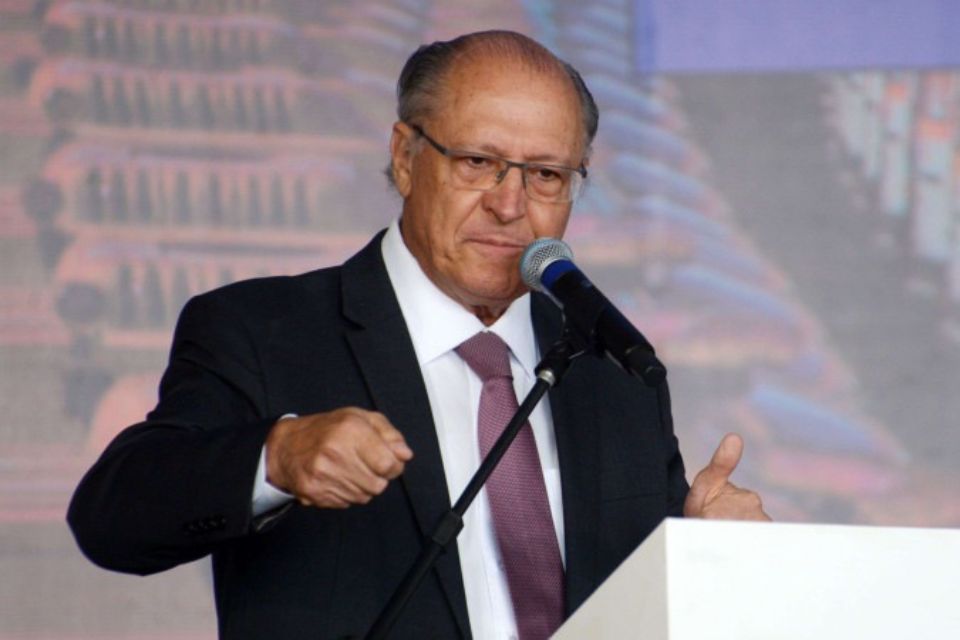 Vice-presidente e ministro Geraldo Alckmin afirmou que país vai insistir no diálogo, até que as medidas sejam detalhadas/Crédito: Ed Alves/CB