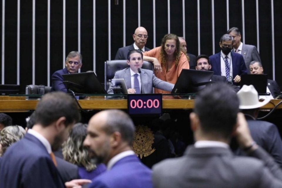 O texto permite ao Brasil adotar sanções comerciais contra países que impuserem barreiras aos produtos nacionais, prejudicando sua competitividade no mercado externo/foto: Kayo Magalhães/Câmara dos Deputados O texto permite ao Brasil adotar sanções comerciais contra países que impuserem barreiras aos produtos nacionais, prejudicando sua competitividade no mercado externo/foto: Kayo Magalhães/Câmara dos Deputados