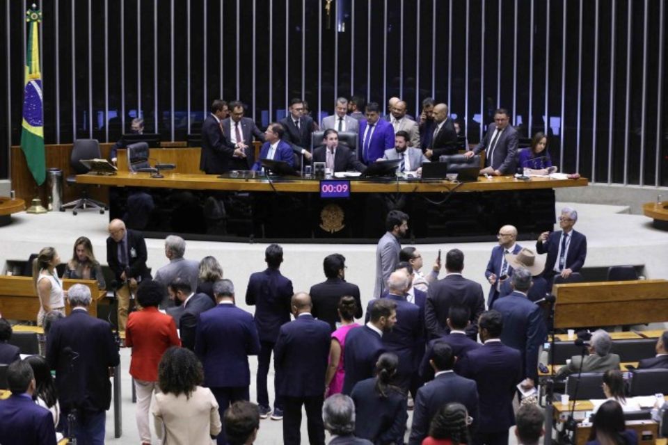 Na sessão na Câmara, o PL sinalizou obstrução, mas cedeu à pressão para votar o projeto da reciprocidade/Crédito: Kayo Magalhães/Câmara dos Deputados Na sessão na Câmara, o PL sinalizou obstrução, mas cedeu à pressão para votar o projeto da reciprocidade/Crédito: Kayo Magalhães/Câmara dos Deputados