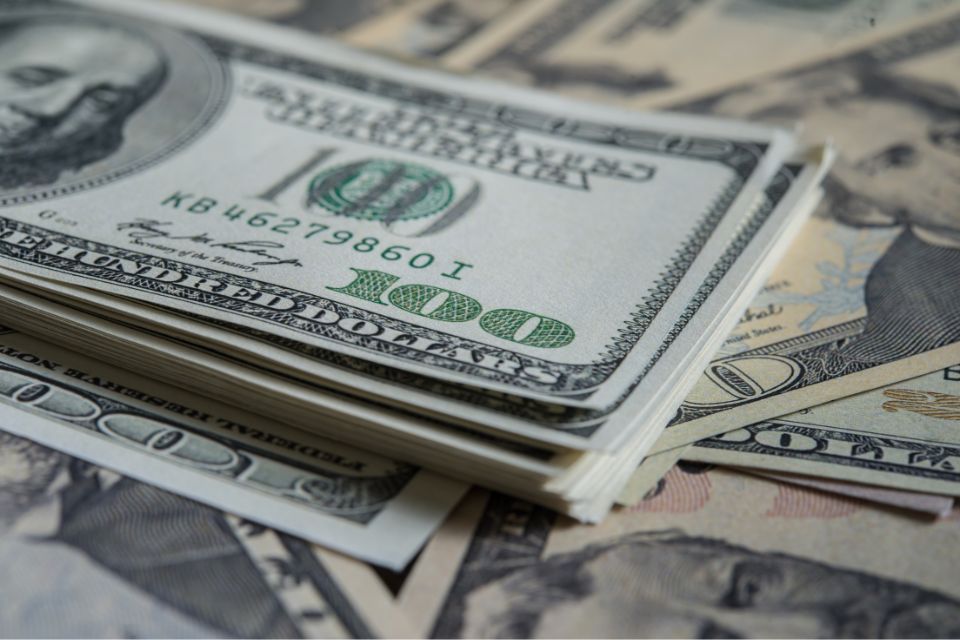 O petróleo acelera perdas intradia para perto de 6% e contribuía à desvalorização do real/Crédito: Freepik O petróleo acelera perdas intradia para perto de 6% e contribuía à desvalorização do real/Crédito: Freepik