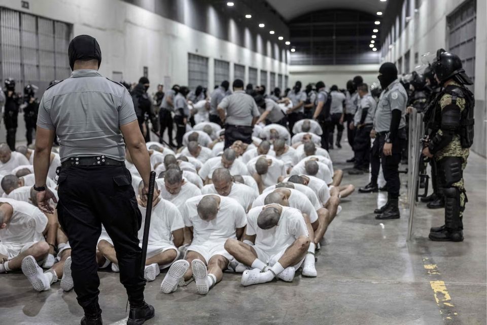 A decisão foi divulgada nesta sexta-feira (4/4)/foto: EL SALVADOR'S PRESIDENCY PRESS OFFICE / AFP A decisão foi divulgada nesta sexta-feira (4/4)/foto: EL SALVADOR'S PRESIDENCY PRESS OFFICE / AFP
