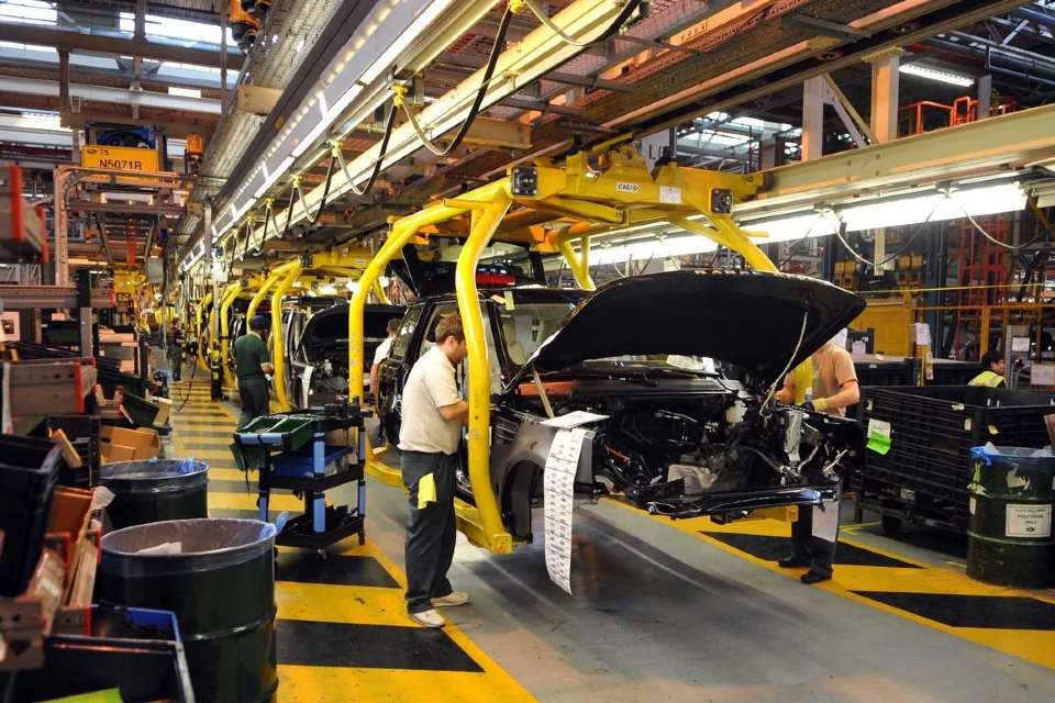 Linha de produção da Jaguar Land Rover/Jaguar Land Rover/Divulgação Linha de produção da Jaguar Land Rover/Jaguar Land Rover/Divulgação
