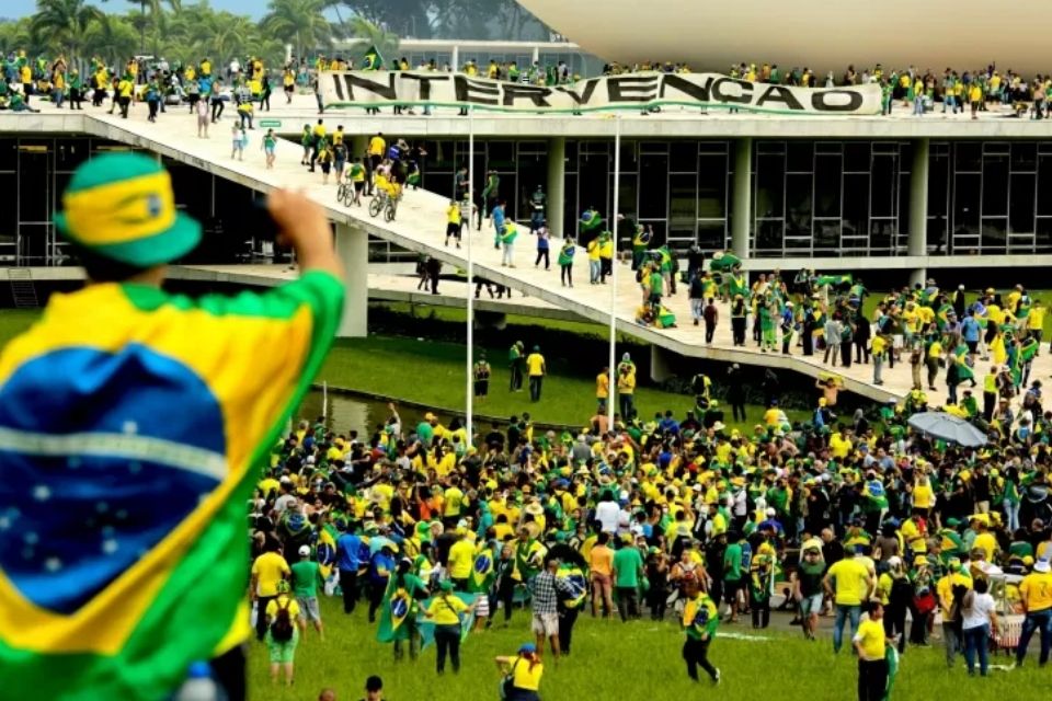Golpistas bolsonaristas invadem o Congresso Nacional, em Brasília (DF)/Foto: Wallace Martins/Futura Press/Estadão Conteúdo Golpistas bolsonaristas invadem o Congresso Nacional, em Brasília (DF)/Foto: Wallace Martins/Futura Press/Estadão Conteúdo