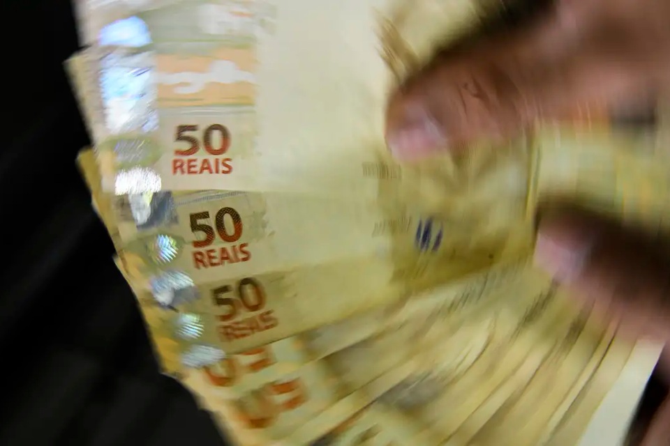 Consignado para celetista utiliza saldo do FGTS como garantia/Marcello Casal/Arquivo/Agência Brasil Consignado para celetista utiliza saldo do FGTS como garantia/Marcello Casal/Arquivo/Agência Brasil
