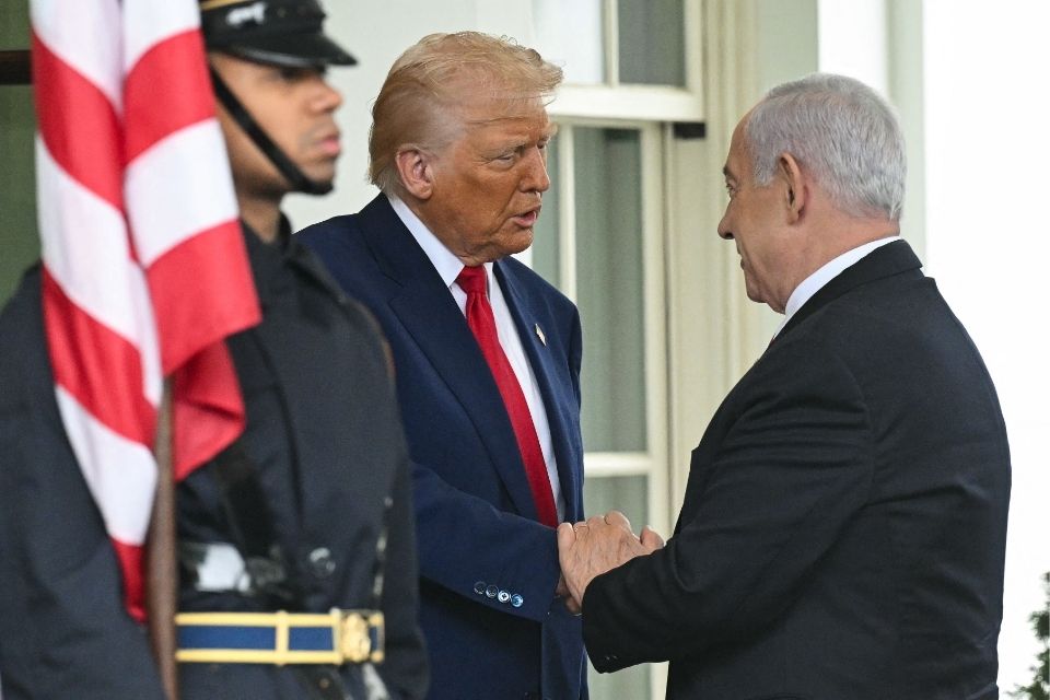 Netanyahu chegou à Casa Branca às 13h30 locais (14h30 de Brasília)/foto: SAUL LOEB/AFP Netanyahu chegou à Casa Branca às 13h30 locais (14h30 de Brasília)/foto: SAUL LOEB/AFP
