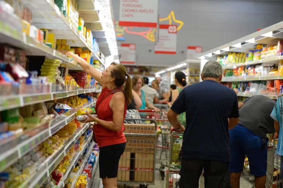 A pesquisa do Procon-PE analisou os preços de 27 produtos de alimentação, limpeza doméstica e higiene pessoal/foto: Tânia Rêgo/Agência Brasil/Arquivo A pesquisa do Procon-PE analisou os preços de 27 produtos de alimentação, limpeza doméstica e higiene pessoal/foto: Tânia Rêgo/Agência Brasil/Arquivo