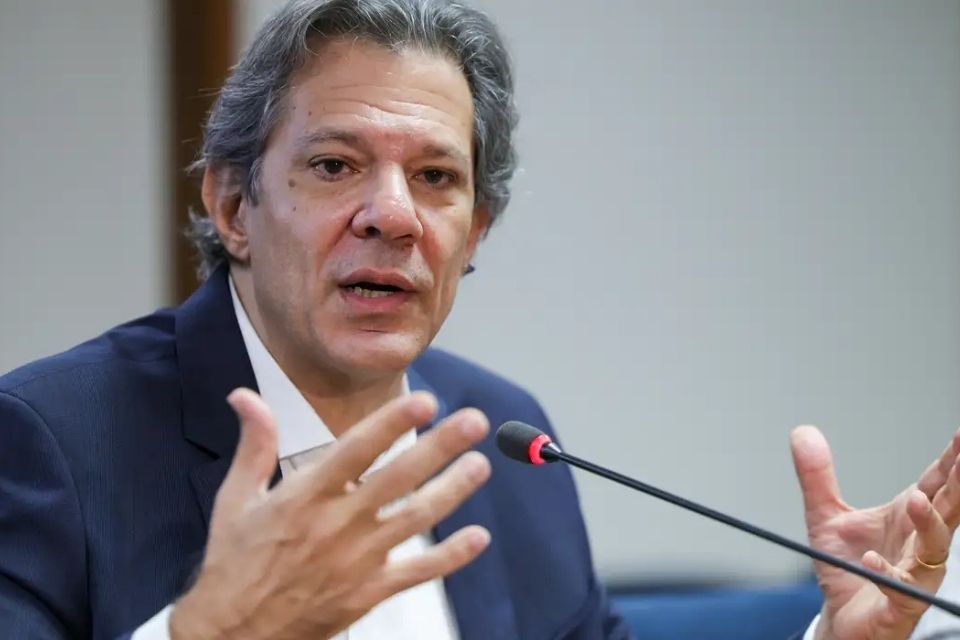 Ministro aconselhou troca de dívida cara por novo consignado CLT/foto: Fabio Rodrigues-Pozzebom/Agência Brasil Ministro aconselhou troca de dívida cara por novo consignado CLT/foto: Fabio Rodrigues-Pozzebom/Agência Brasil