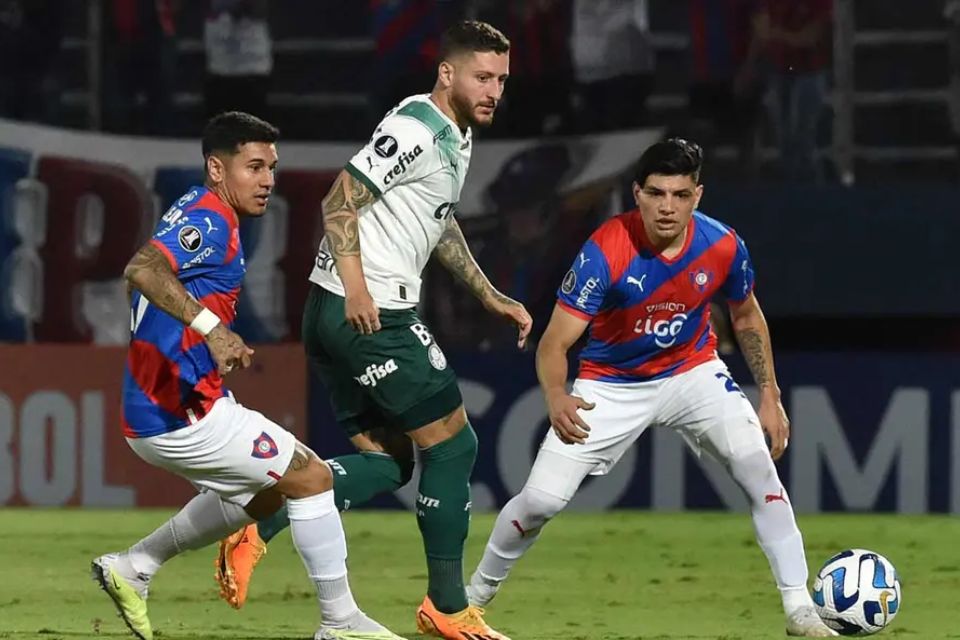 A disputa vale a liderança do Grupo G da Libertadores/Crédito: AFP A disputa vale a liderança do Grupo G da Libertadores/Crédito: AFP