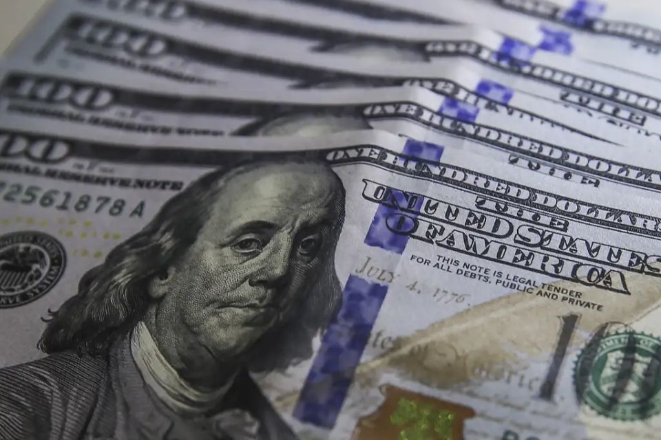 O valor do câmbio atingiu R$ 6,09 na máxima durante a manhã desta quarta e às 12h, pelo horário de Brasília/Crédito: Valter Campanato/Agência Brasil O valor do câmbio atingiu R$ 6,09 na máxima durante a manhã desta quarta e às 12h, pelo horário de Brasília/Crédito: Valter Campanato/Agência Brasil