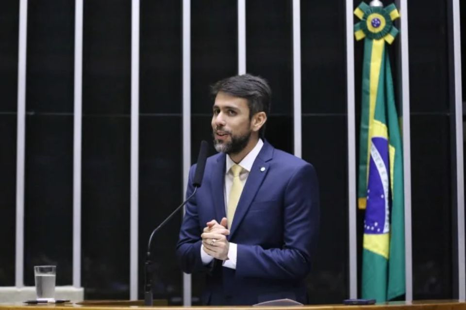 O deputado Pedro Lucas e o presidente Lula se conheceram durante recente viagem ao Japão e ao Vietnã/Crédito: Kayo Magalhães/Câmara dos Deputados