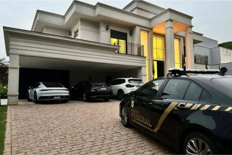 Entre os alvos da operação da Polícia Federal está o prefeito da cidade, Rodrigo Manga (Republicanos) que anunciou pré-candidatura para Presidência da República no começo deste mês/Crédito: Divulgação Polícia Federal Entre os alvos da operação da Polícia Federal está o prefeito da cidade, Rodrigo Manga (Republicanos) que anunciou pré-candidatura para Presidência da República no começo deste mês/Crédito: Divulgação Polícia Federal
