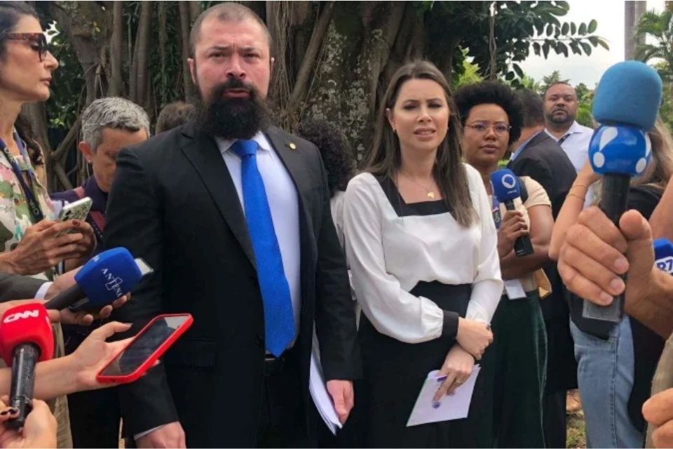 Entre as críticas mais contundentes está a da deputada Caroline de Toni (PL-SC). Na mesma linha, o deputado Paulo Bilynskyj (PL-SP), presidente da Comissão de Segurança Pública da Câmara, classificou o texto da PEC como ''absurdo" e "sem sentido''/Crédito: Danandra Rocha/CB/D.A Press Entre as críticas mais contundentes está a da deputada Caroline de Toni (PL-SC). Na mesma linha, o deputado Paulo Bilynskyj (PL-SP), presidente da Comissão de Segurança Pública da Câmara, classificou o texto da PEC como ''absurdo" e "sem sentido''/Crédito: Danandra Rocha/CB/D.A Press
