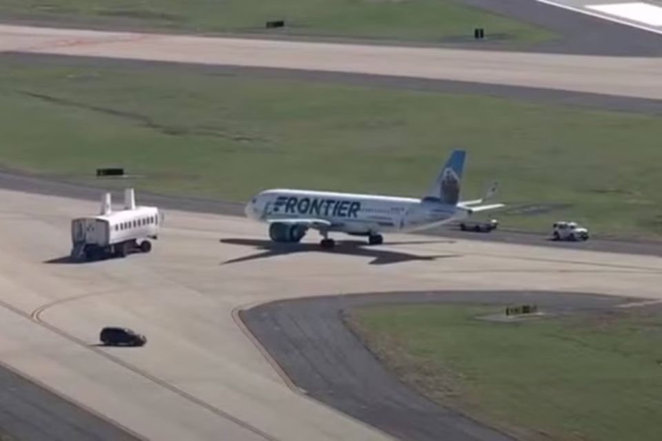 Equipes de segurança realizaram uma inspeção minuciosa na aeronave/Crédito: Reprodução Equipes de segurança realizaram uma inspeção minuciosa na aeronave/Crédito: Reprodução