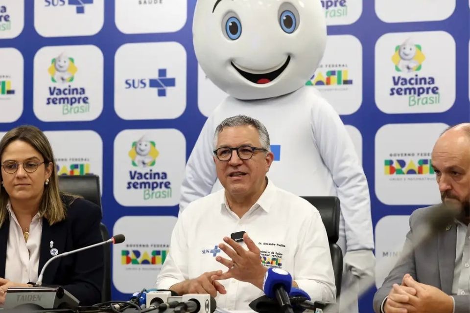 A meta do governo federal é vacinar 90% dos estudantes