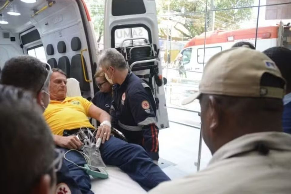 Ex-presidente Jair Bolsonaro foi internado na tarde desta sexta-feira (11/4)/foto: Magnus Nascimento/AFP