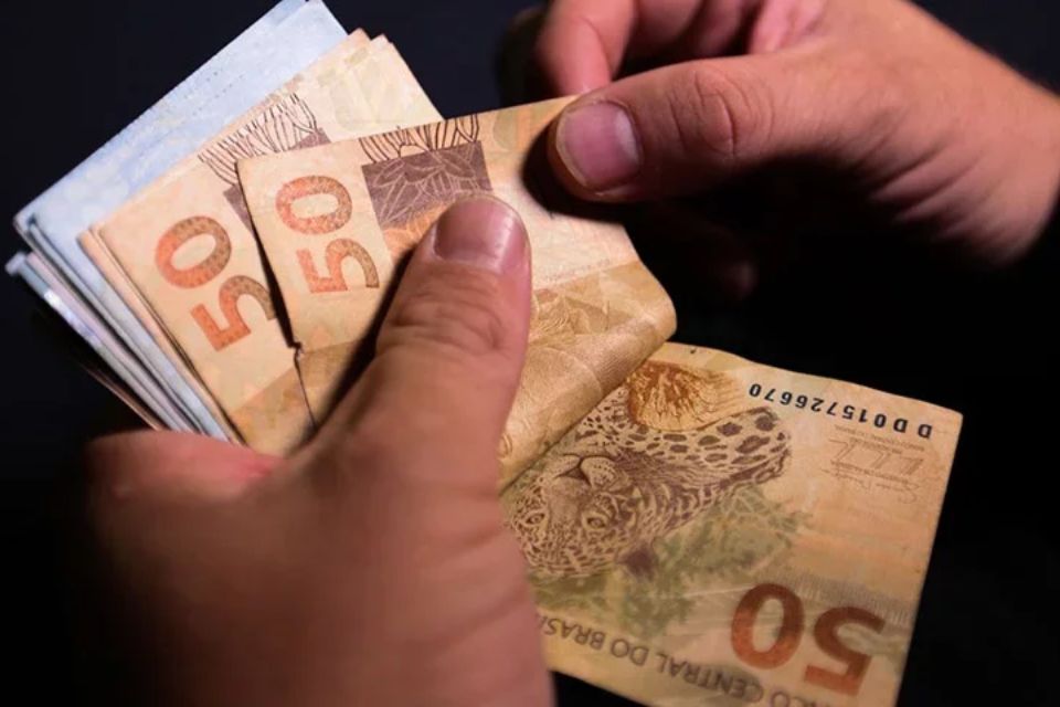 ''A tendência é de aumento da dívida pública bruta e isso vai reforçar o movimento de os investidores apostarem na desvalorização do real'', frisa Eduardo Velho/Crédito: Marcello Casal Jr / Agencia Brasil ''A tendência é de aumento da dívida pública bruta e isso vai reforçar o movimento de os investidores apostarem na desvalorização do real'', frisa Eduardo Velho/Crédito: Marcello Casal Jr / Agencia Brasil