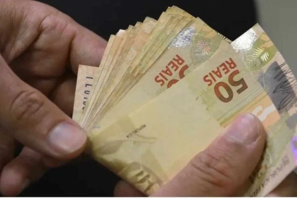 Os valores variam de R$ 127,00 a R$ 1.518,00, conforme a quantidade de meses trabalhados em 2023/Crédito: Marcello Casal Jr/Agência Brasil Os valores variam de R$ 127,00 a R$ 1.518,00, conforme a quantidade de meses trabalhados em 2023/Crédito: Marcello Casal Jr/Agência Brasil
