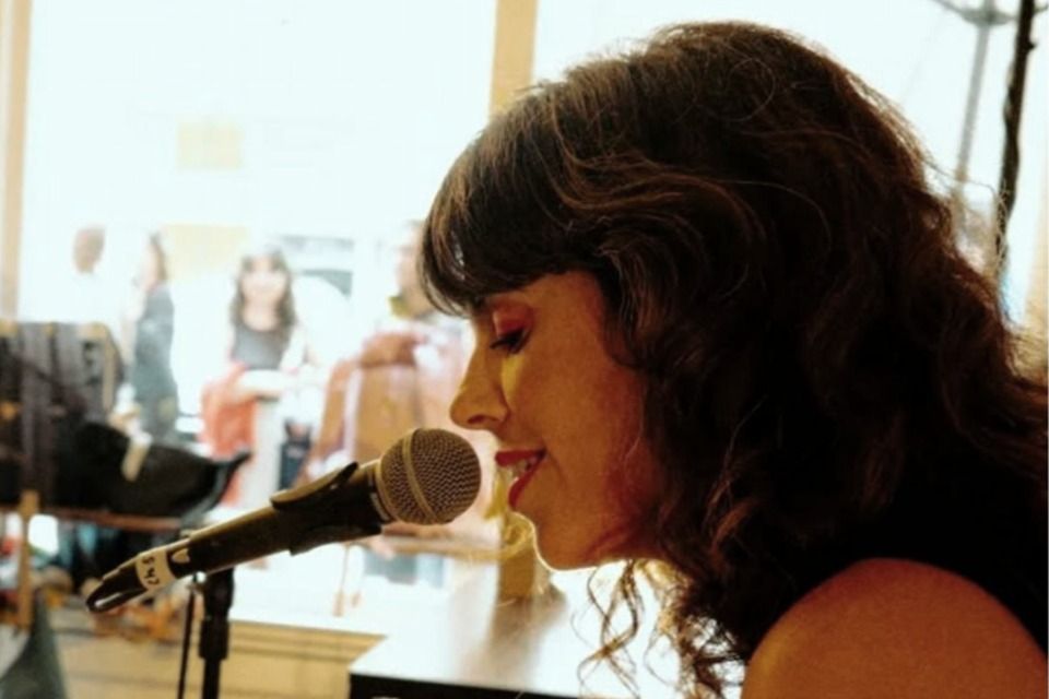 Cantora paulista Luna França que foi baleada no Carnaval de Olinda/Reprodução/Redes Sociais Cantora paulista Luna França que foi baleada no Carnaval de Olinda/Reprodução/Redes Sociais