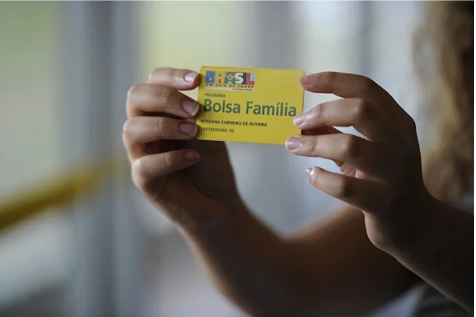 Ao todo, o Bolsa Família contempla cerca de 20,5 milhões de famílias. Já o Auxílio Gás, 5,3 milhões de famílias em todo o país/Crédito: Jefferson Rudy/Agência Senado Ao todo, o Bolsa Família contempla cerca de 20,5 milhões de famílias. Já o Auxílio Gás, 5,3 milhões de famílias em todo o país/Crédito: Jefferson Rudy/Agência Senado