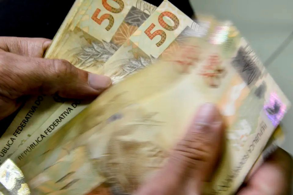 Atualmente, o salário mínimo está em R$ 1.518/foto: Marcello Casal Jr/Agência Brasil/Arquivo Atualmente, o salário mínimo está em R$ 1.518/foto: Marcello Casal Jr/Agência Brasil/Arquivo