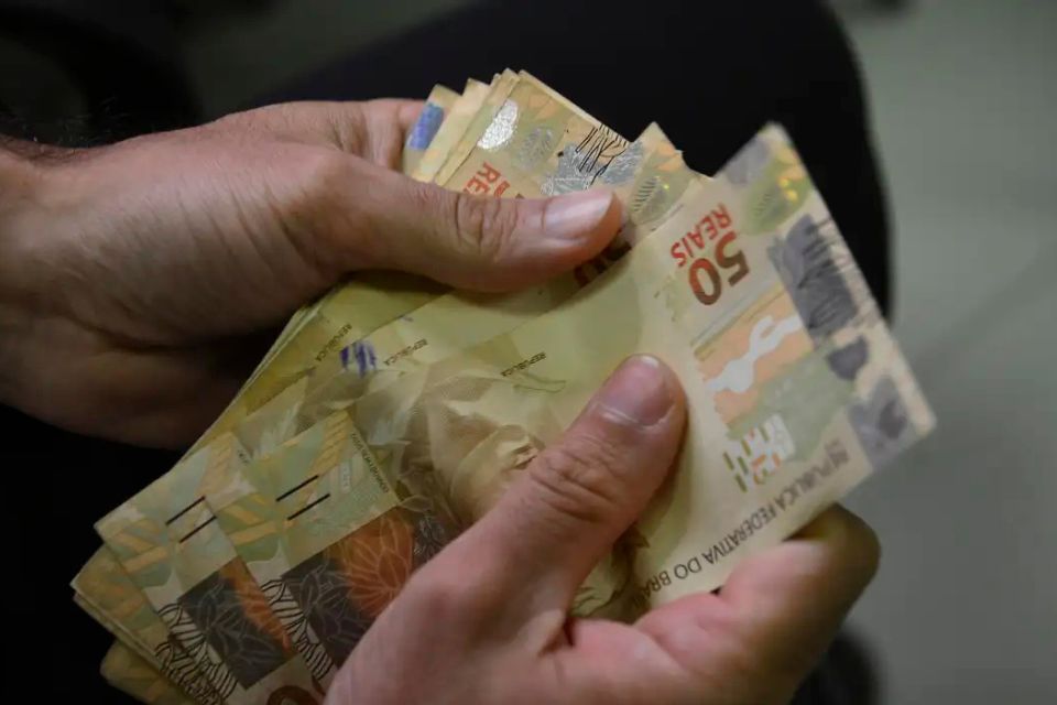 Este será o sexto ano seguido em que os segurados do INSS receberão o décimo terceiro antes das datas tradicionais, em agosto e em dezembro/foto: Marcello Casal Jr/Agência Brasil/Arquivo Este será o sexto ano seguido em que os segurados do INSS receberão o décimo terceiro antes das datas tradicionais, em agosto e em dezembro/foto: Marcello Casal Jr/Agência Brasil/Arquivo