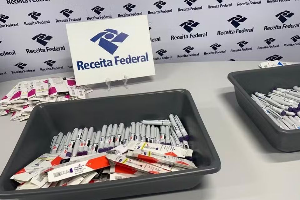O passageiro foi liberado, mas pode responder a processo criminal e perder os medicamentos/Foto: Receita Federal/Divulgação O passageiro foi liberado, mas pode responder a processo criminal e perder os medicamentos/Foto: Receita Federal/Divulgação