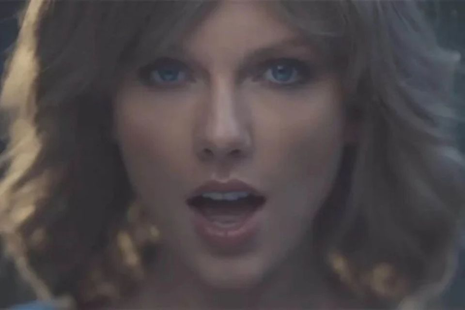 Fã percebeu que havia algo errado consigo quando esqueceu a letra da música 'Haunted (Taylor's Version)'/Foto: Reprodução/YouTube Fã percebeu que havia algo errado consigo quando esqueceu a letra da música 'Haunted (Taylor's Version)'/Foto: Reprodução/YouTube