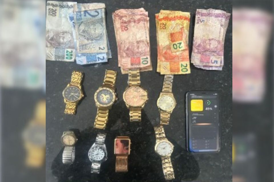 Suspeito é apontado como responsável por diversos roubos em Santa Cruz do Capibaribe/Divulgação / PMPE Suspeito é apontado como responsável por diversos roubos em Santa Cruz do Capibaribe/Divulgação / PMPE