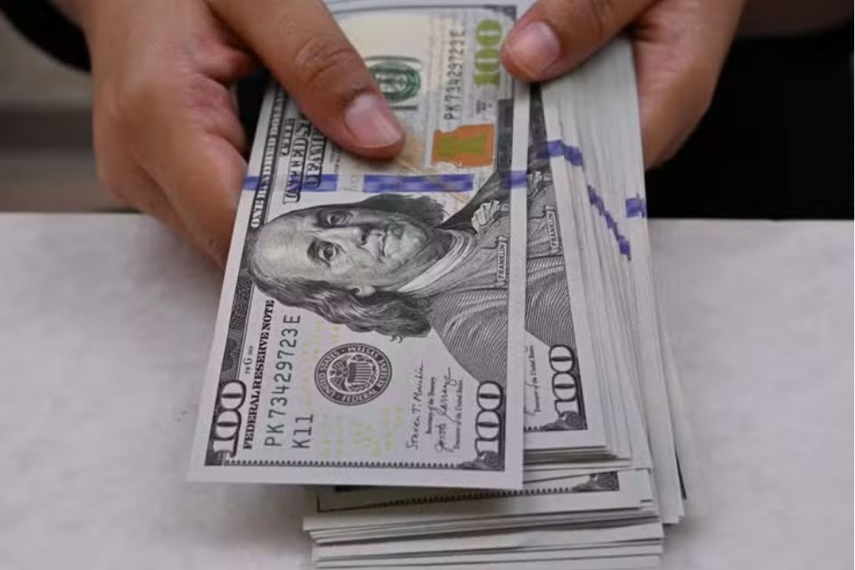 Dólar/foto: Adek Berry/AFP