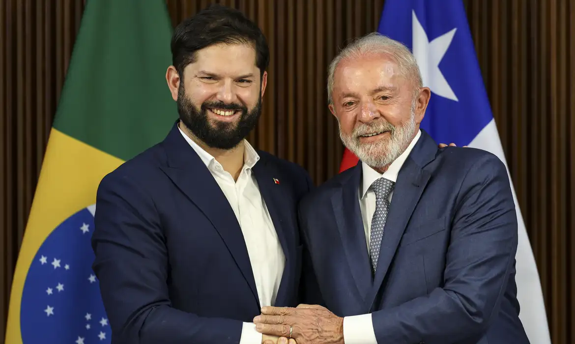 Mais cedo, Boric esteve no Palácio do Planalto para visita de Estado/foto: Marcelo Camargo/Agência Brasil Mais cedo, Boric esteve no Palácio do Planalto para visita de Estado/foto: Marcelo Camargo/Agência Brasil