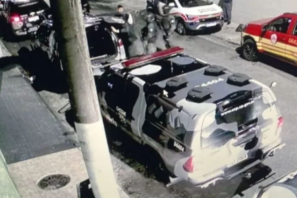 As negociações para rendição do policial de folga teriam durado cerca de quatro horas/foto: Reprodução As negociações para rendição do policial de folga teriam durado cerca de quatro horas/foto: Reprodução