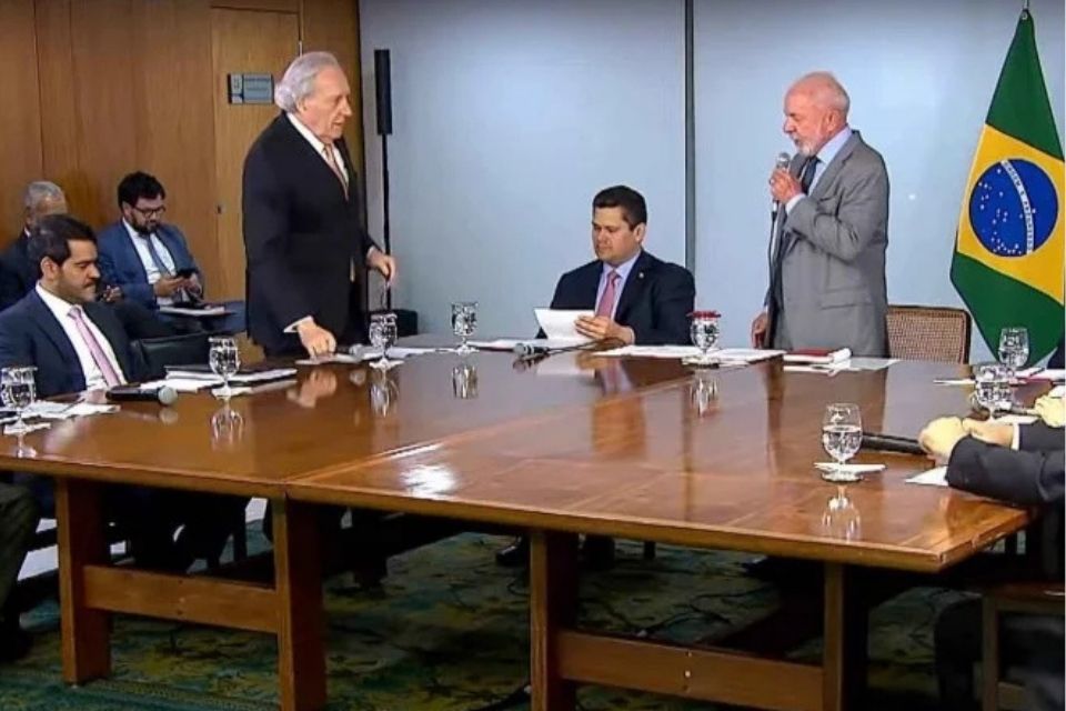 Para Lula, o texto coloca o governo federal ''à disposição'' para ajudar os estados no combate à criminalidade, sem interferir em sua autonomia/foto: Reprodução/CanalGov Para Lula, o texto coloca o governo federal ''à disposição'' para ajudar os estados no combate à criminalidade, sem interferir em sua autonomia/foto: Reprodução/CanalGov