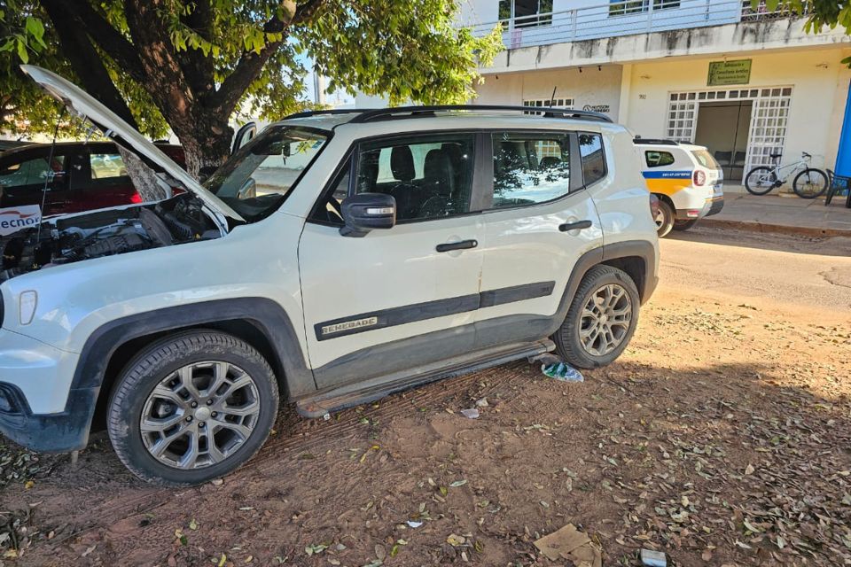 Veículo foi recuperado em Arinos, no interior de Minas Gerais/Divulgação/PRF Veículo foi recuperado em Arinos, no interior de Minas Gerais/Divulgação/PRF