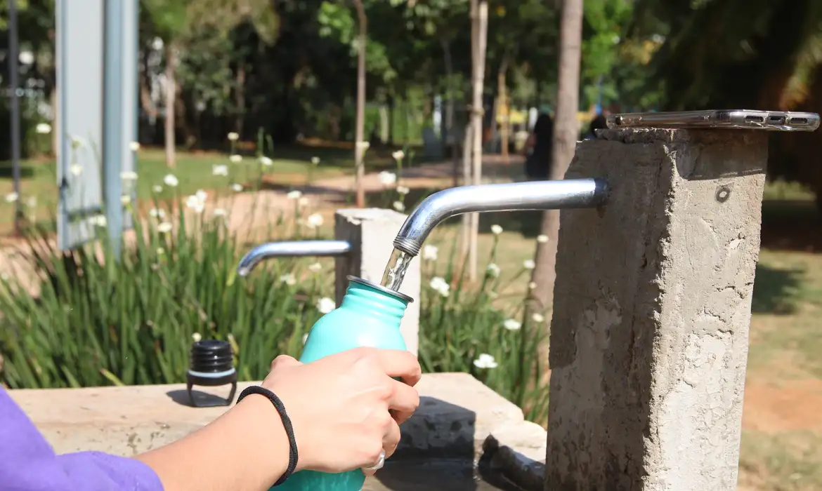 Recife possui 22 localidades que recebem água com flúor nas torneiras/Foto: Rovena Rosa/Agência Brasil Recife possui 22 localidades que recebem água com flúor nas torneiras/Foto: Rovena Rosa/Agência Brasil