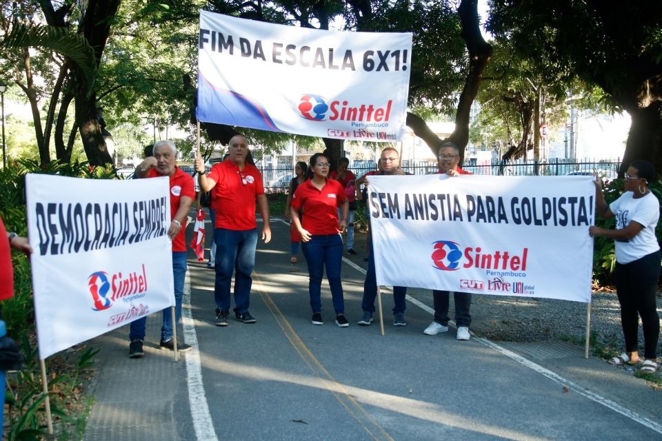 Ato saiu por ruas da área central para chamar atenção para pautas trabalhistas/Foto: Marina Torres/DP Foto Ato saiu por ruas da área central para chamar atenção para pautas trabalhistas/Foto: Marina Torres/DP Foto