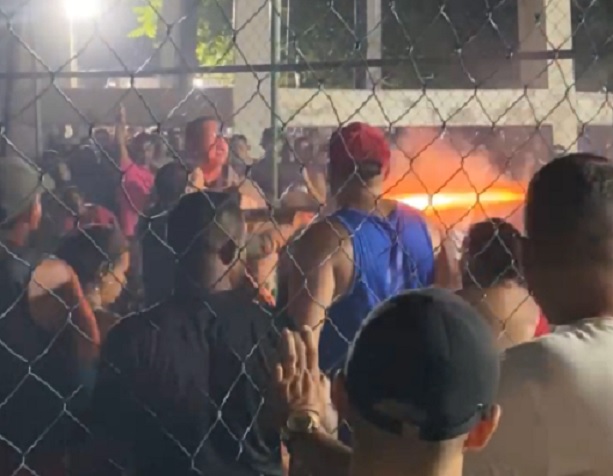 Confusão ocorreu por volta das 22h da quinta-feira (1º)./Foto: Reprodução/Redes sociais Confusão ocorreu por volta das 22h da quinta-feira (1º)./Foto: Reprodução/Redes sociais