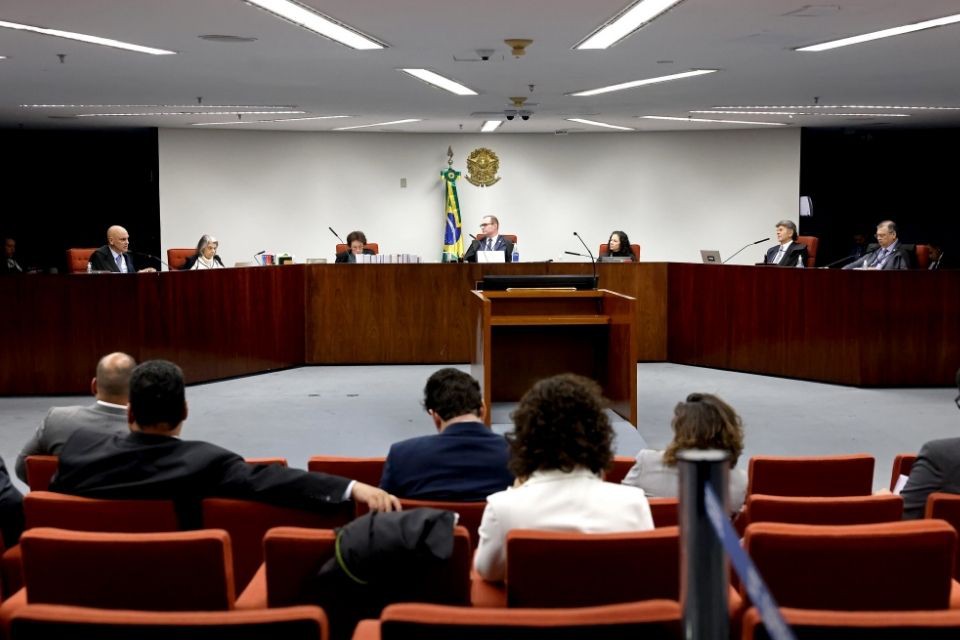 Os ministros Alexandre de Moraes, Flávio Dino, Luiz Fux, Cármen Lúcia e Cristiano Zanin votaram para tornar réus todos os denunciados/foto: Gustavo Moreno/STF Os ministros Alexandre de Moraes, Flávio Dino, Luiz Fux, Cármen Lúcia e Cristiano Zanin votaram para tornar réus todos os denunciados/foto: Gustavo Moreno/STF