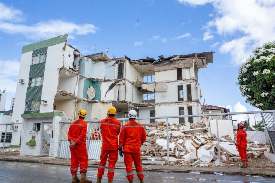 Prédio foi desabrigado dois dias antes de cair/Foto: Rafael Veiira/DP Foto
