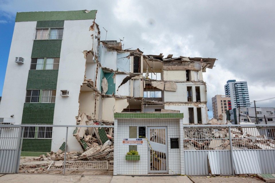 Futuro dos restos do Edifício Kátia Melo ainda será definido/Foto: Rafael Vieira/DP Foto Futuro dos restos do Edifício Kátia Melo ainda será definido/Foto: Rafael Vieira/DP Foto