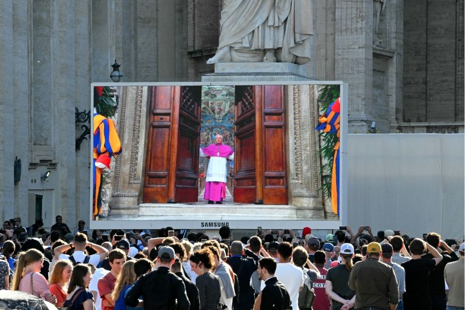 A fuma&ccedil;a que indica se um papa foi escolhido est&aacute; prevista para sair da chamin&eacute; do Vaticano/foto: ANDREAS SOLARO/AFP
