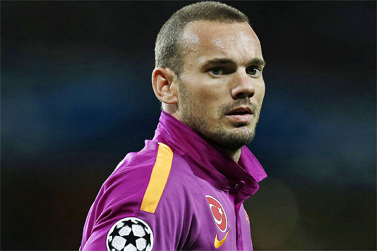Manchester United e o Chelsea estariam dispostos a entrar na briga para contratar Wesley Sneijder