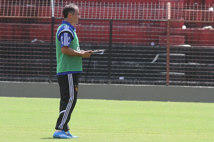 "Não vejo porque agora o time mudar", afirmou o treinador do Sport, após último treino no Recife