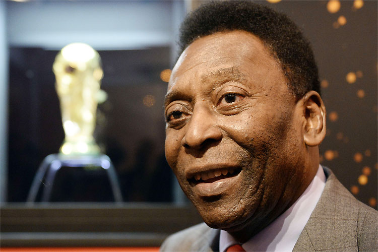 Segundo informações do hospital Albert Einstein, único tratamento que o ex-jogador faz é o de suporte renal