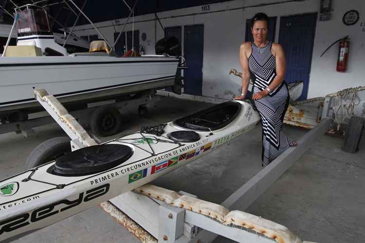 Freya parou no Recife para reparar o seu caiaque, que ficou avariado durante o percurso