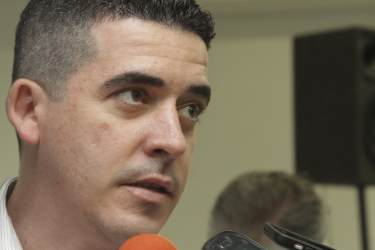 "Sempre existe um nome mais avançado. Mas as vezes isso é como corrida de cavalo", falou Tininho sobre treinador
