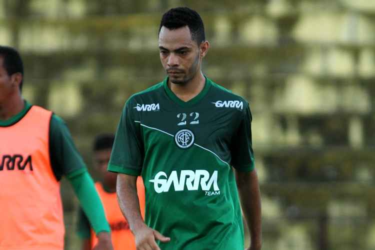 Meia Kássio, revelado nas categorias de base do Sport, é um dos destaques do América-PE