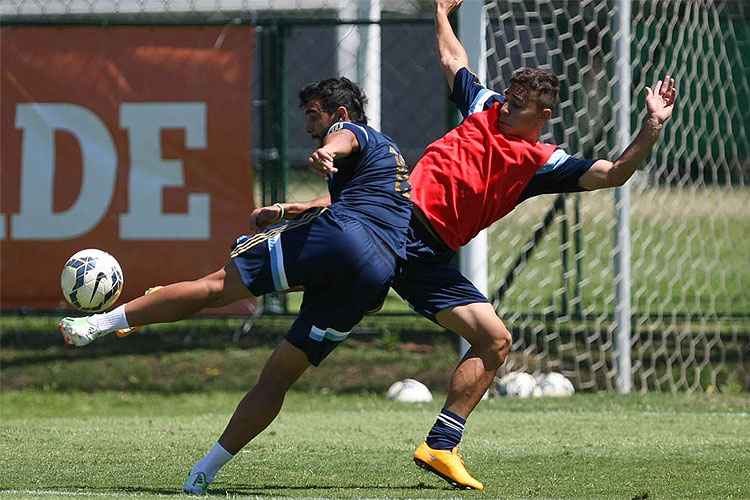 Palmeiras do artilheiro Henrique só precisa de uma vitória para escapar do fantasma do rebaixamento