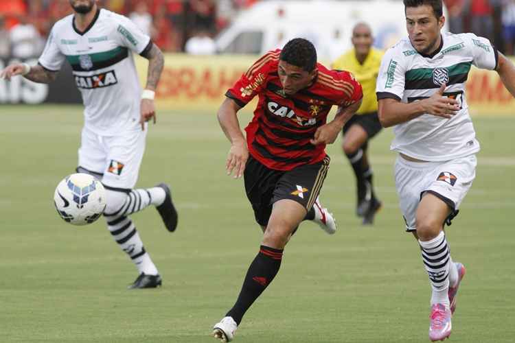 Entrada de Danilo na vaga de Wendel é a única mudança feita no time por Eduardo Baptista
