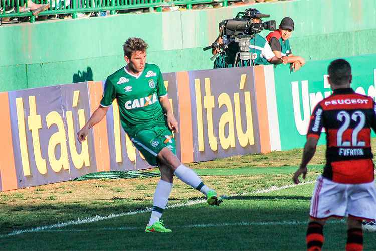 Lateral apoiador, Fabiano disputou 32 partidas pela Chapecoense na Série A e deu cinco assistências